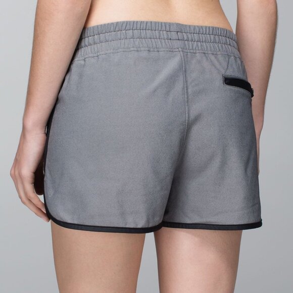 Lululemon Varsity Short Black - Size 10 - 2.5" Gray shorts Pockets No Liner - Picture 2 of 9